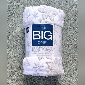 Snowflake Plush Oversized Soft Throw- 60 x 72 in.